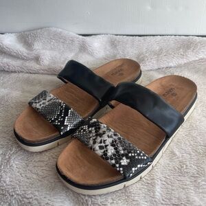 Susina Luisa Vegan leather black ivory chunky slide sandal
